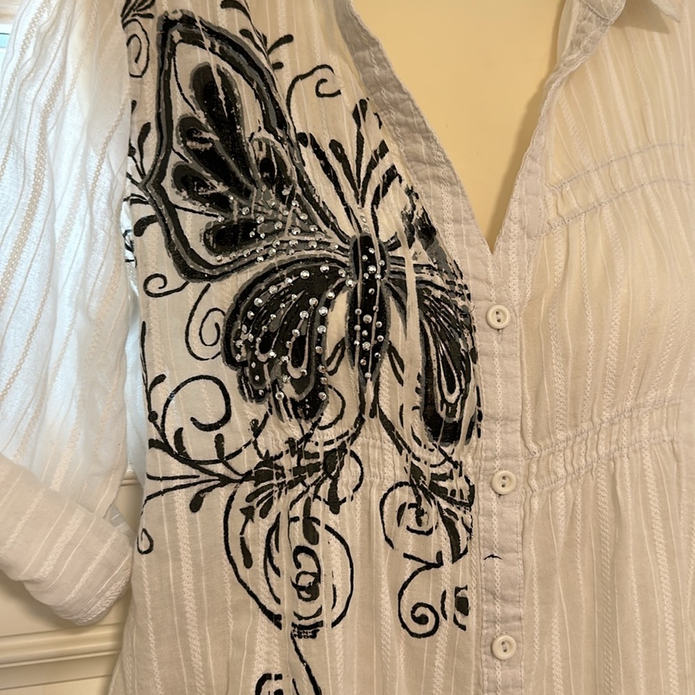 White button down shirt - Picture 3 of 12